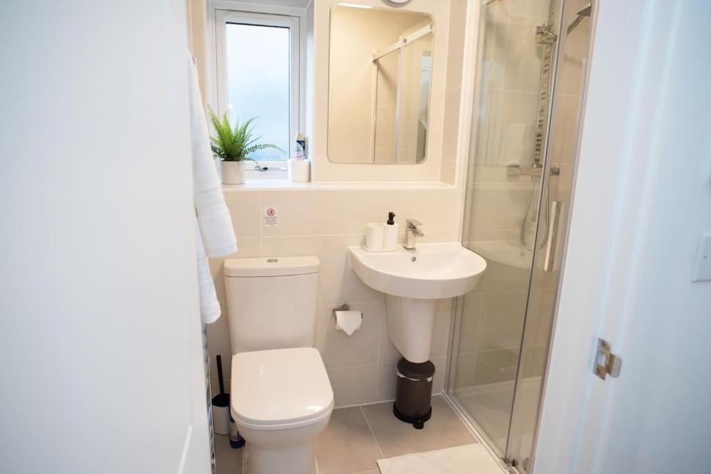 Walnut Flats-F5, Stylish 1-Bedroom - Parking, Netflix, Wifi - Close To Oxford, Bicester & Blenheim Palace Kidlington Kültér fotó