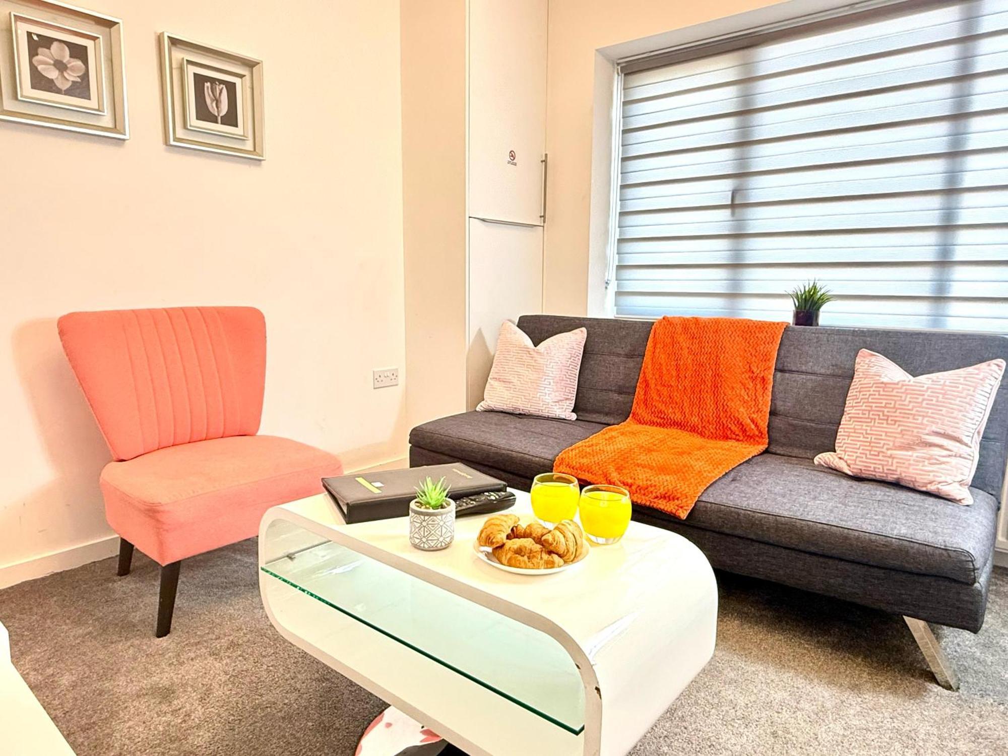 Walnut Flats-F5, Stylish 1-Bedroom - Parking, Netflix, Wifi - Close To Oxford, Bicester & Blenheim Palace Kidlington Kültér fotó
