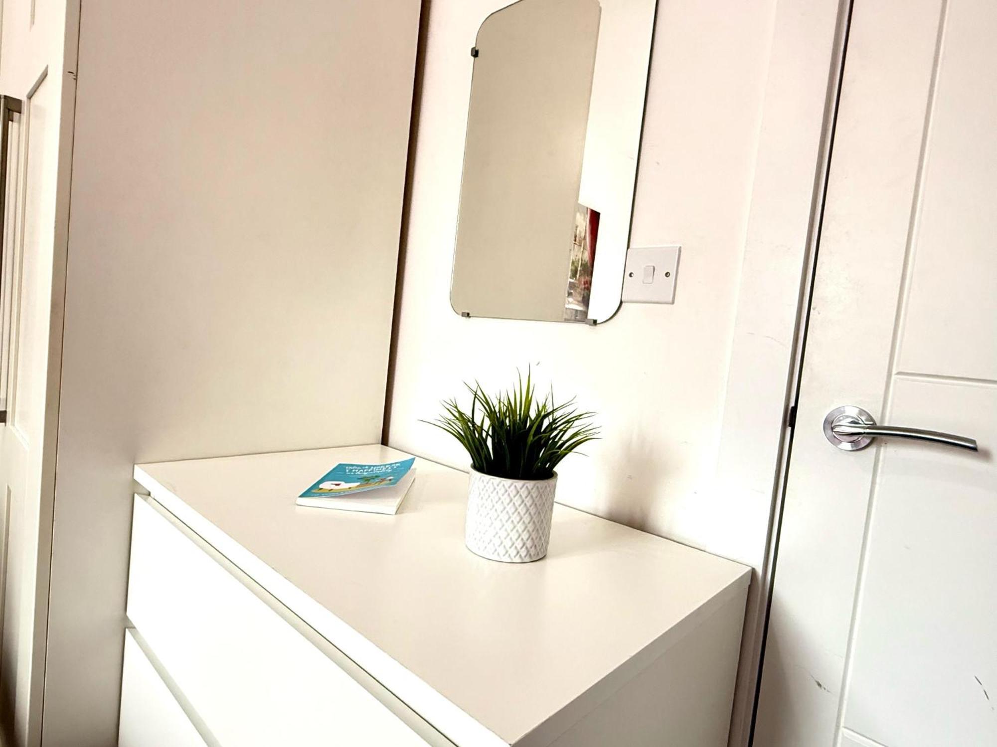 Walnut Flats-F5, Stylish 1-Bedroom - Parking, Netflix, Wifi - Close To Oxford, Bicester & Blenheim Palace Kidlington Kültér fotó