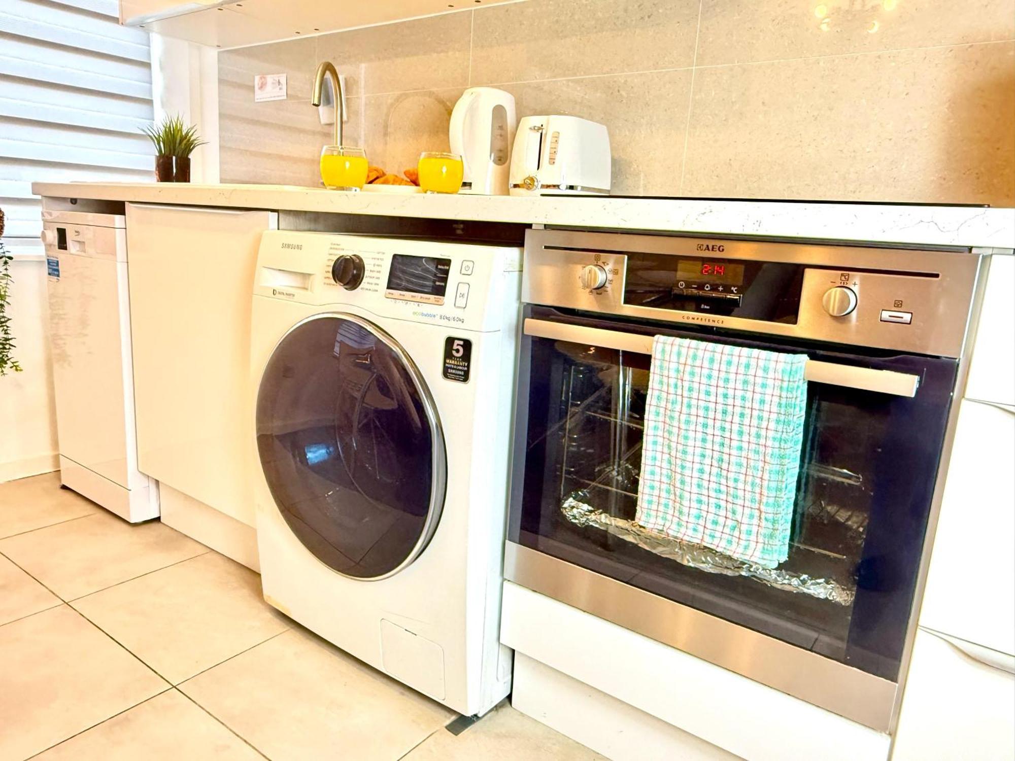 Walnut Flats-F5, Stylish 1-Bedroom - Parking, Netflix, Wifi - Close To Oxford, Bicester & Blenheim Palace Kidlington Kültér fotó